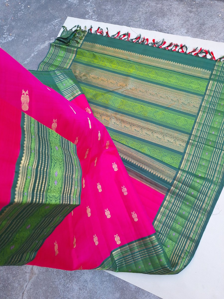 GO2Peak's tweet photo. #puresilk #purezari and #Silkthread mix. #korvai handloom silk saree.

Always fresh and vibrant, inspired by nature.  #RaniRose x Red dual shade with #Emeraldgreen contrast border. 

#gandaperunda motif. https://t.co/uTHpYaCvhA