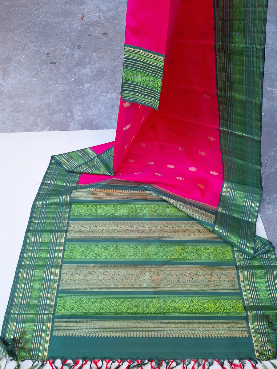 GO2Peak's tweet photo. #puresilk #purezari and #Silkthread mix. #korvai handloom silk saree.

Always fresh and vibrant, inspired by nature.  #RaniRose x Red dual shade with #Emeraldgreen contrast border. 

#gandaperunda motif. https://t.co/uTHpYaCvhA