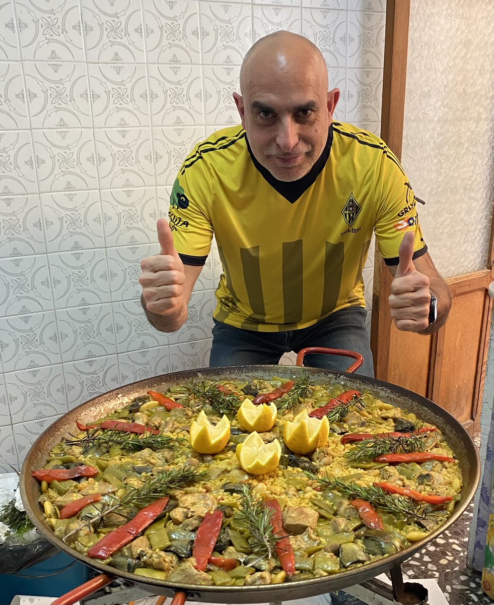 rafagarrigos's tweet photo. Paella al romero de Enguera https://t.co/cnWyHndzuF