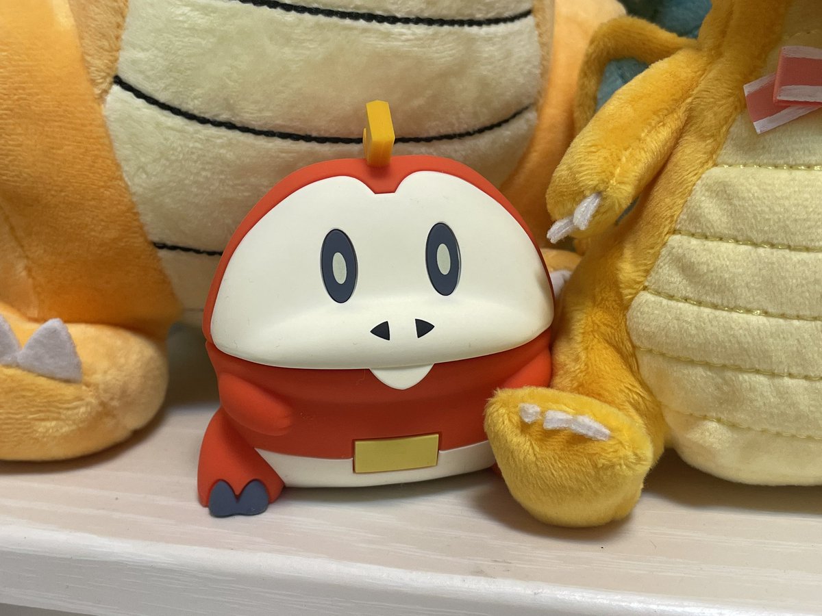 뜨아거 에어팟 케이스 너무 귀엽네요… 😳
저는 소니 링크버즈 사용중인데 사이즈가 얼추 호환 되더라고요(딱 맞는 느낌은 아님) 
혹시 구매하실분들은 참고하시길… 🫶
그리고 사이즈가 꽤 커요! 주먹 사이즈 정도..??