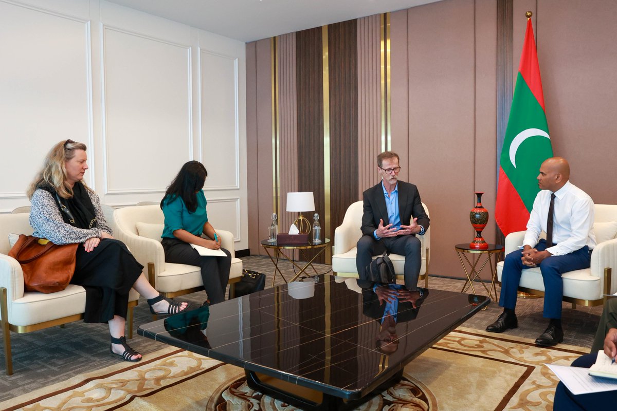 Secretary, Multilateral Ahmed Shiaan met with the SR on Environment David Boyd. Reflected on Maldives’ leading role in the international recognition of the right to a healthy environment as a human right & on a range of issues pertaining to the environment.