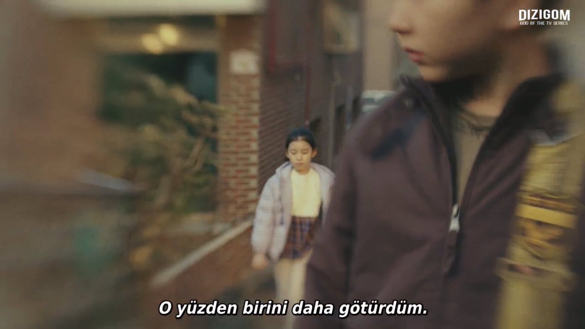 eyvahlarrolsun's tweet photo. ayyyyy şakaa mısın bir de gitmiş dahyunu da götürmüş ayrıyeten bir tane kır saçlı adam vardı ondan şüpheleniyorum nedense başından beri o çok şüpheli gelmişti hatta bi kız çocuğu kaybolmuştu onun yanındaydı bir an önce çözelim ya çok uzadııı #LinkEatLoveKillEp11 #LinkEp11 https://t.co/38wPq4HG9u