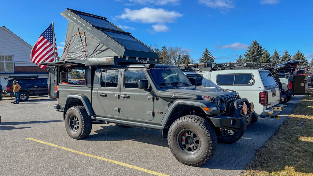 Adventures are made possible with the great support from: ⁠
@ashevillevehicleoutfitters⁠
@ok4wd 
@alucab_usa⁠
@midlandusa⁠
@gp_factor⁠
@zarges.usa 
@bubbarope_ 
#explore #bfgko2 #gladiator #overlandbound #overland #alucab #overlandlife #jeepgladiator #jeeplove  #Jeeping