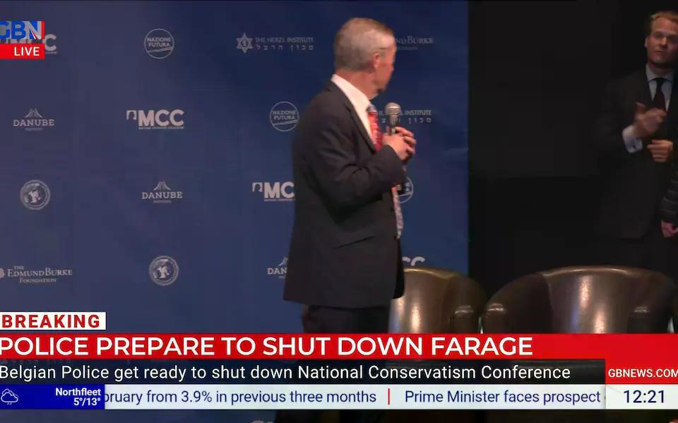 🔴 Police attempt to shut down Conservative conference in Brussels as Farage speaks They arrived to issue a notice after a municipal mayor ordered the event be shut down on security grounds. Click here for more updates: telegraph.co.uk/politics/2024/… CREDIT: GB News