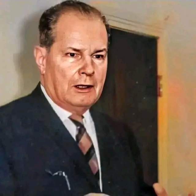 naijasermons's tweet image. Gordon Lindsay (1906-1973) - quotes:

1. Few ministers can stand the test of prosperity, popularity, and power, and survive.

2. Learn by the mistakes of others, because you won’t live long enough to make them all yourself.

3. Sometimes the most unlikely turn out to do the most…