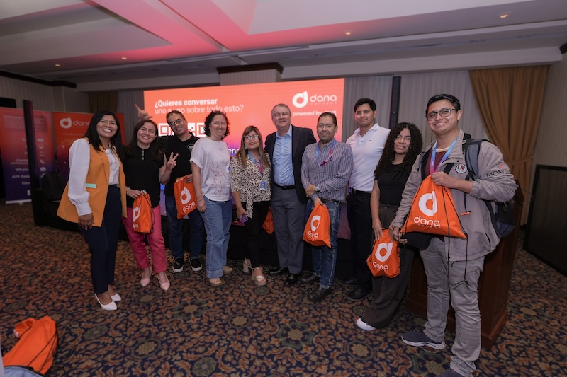 DANAconnect's tweet photo. 🇵🇪 Exciting "Lima Tech Rounds" in Lima, Peru! DANAconnect showcased their new Artificial Intelligence innovations for the financial ecosystem:

📹 Video signature with facial recognition
📄 GenAI document explanations
🧠 ML/AI in customer onboarding
🔒 Biometric OTPs https://t.co/KkgfKSGMnI