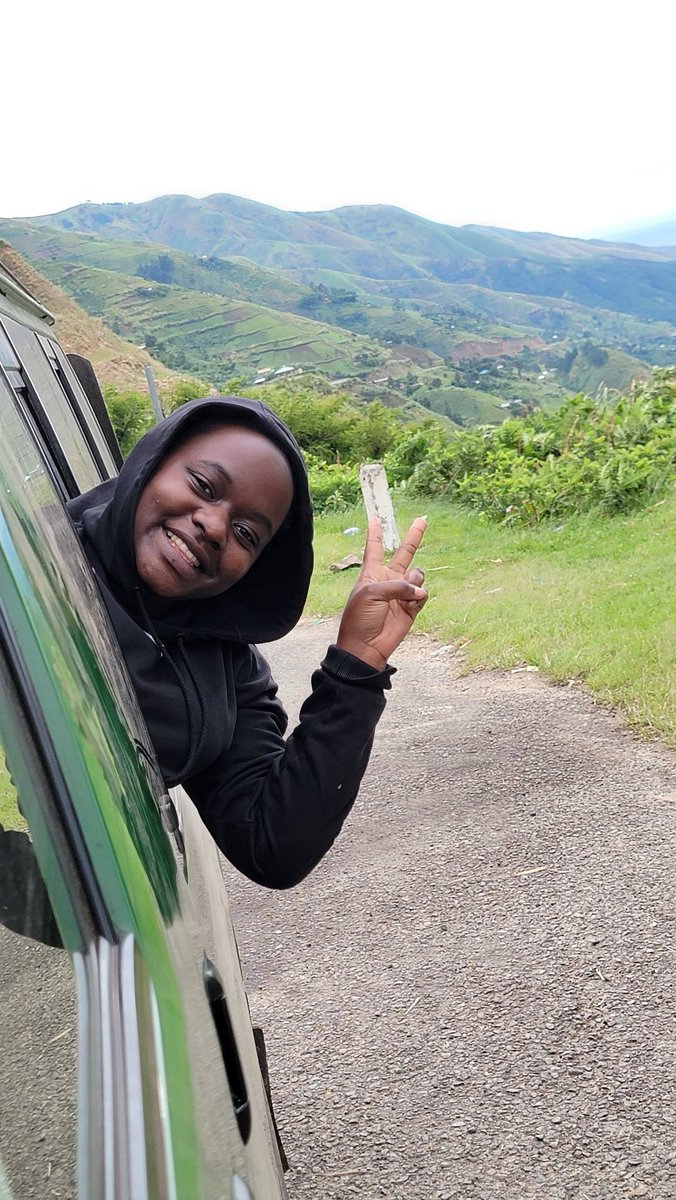 Appreciation smile, you can never tell how happy a traveller is if they don't do this. Domestic travellers practice what they see around on their trips...  
#ExploreUganda 
#Domestictourism
#Sempayahotsprings