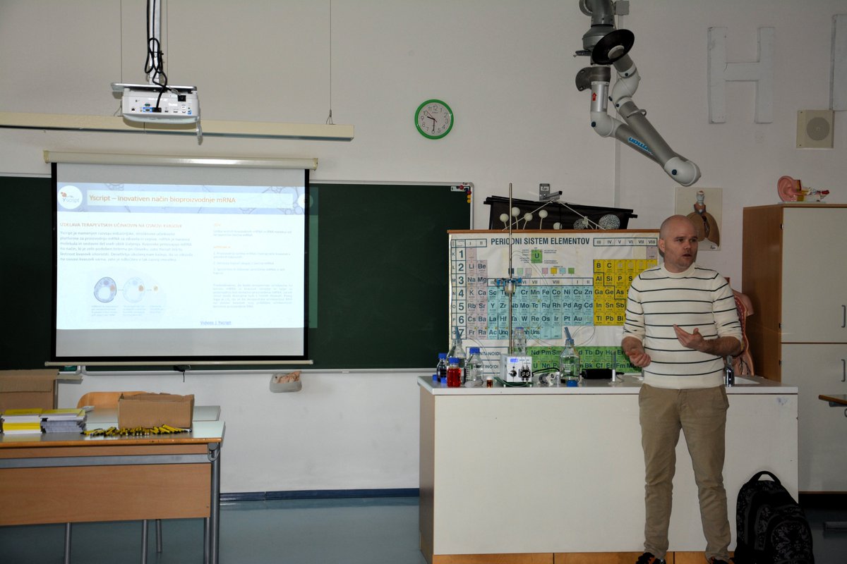 👨‍🏫 You will find our #Yscript experts on #chromatography &amp; #purification of #biomolecules such as #mRNA not only at conferences, but also in classrooms❗

Last month, Urh Černigoj from <a href="/SartoriusGlobal/">Sartorius</a> shared his expertise in a special #biology lesson.

👉 yscript.eu/news/yscript-p…