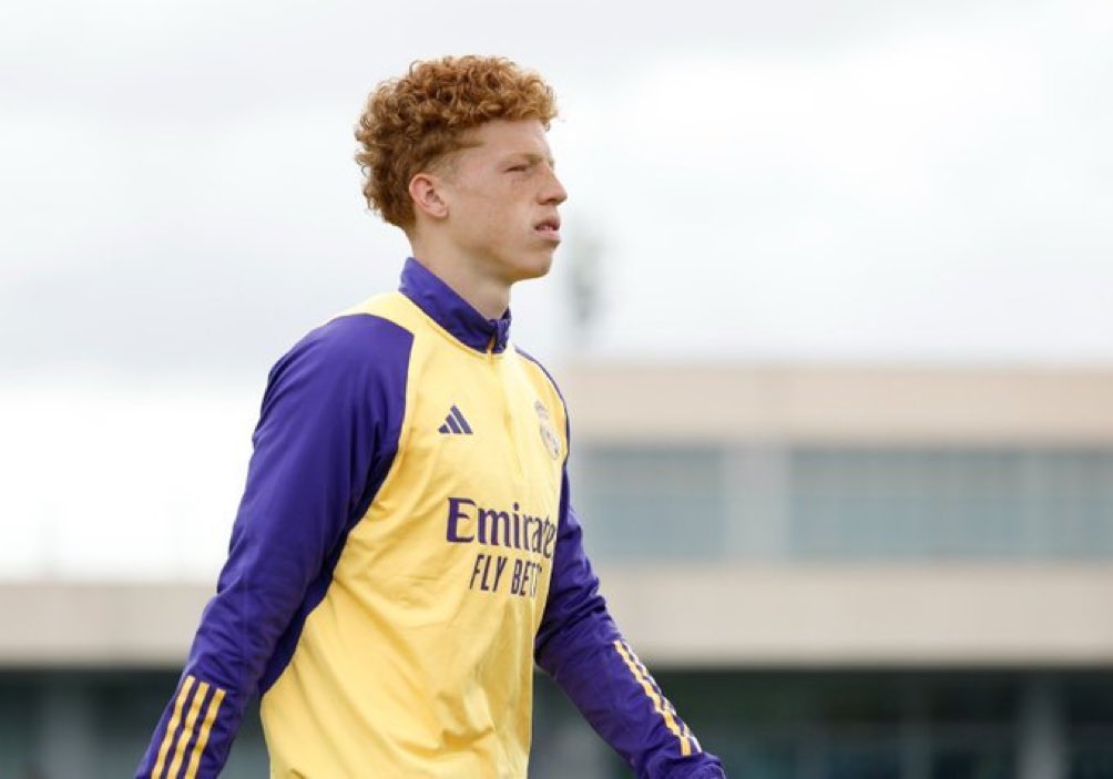 susoppe's tweet image. Сегодня этого пуэрториканца принесут в жертву, чтобы освободить нас от буспирона. Он будет нашим Бертраном Ндонго, он станет национальным героем, и мы посвятим ему пятнадцатого чемпиона.