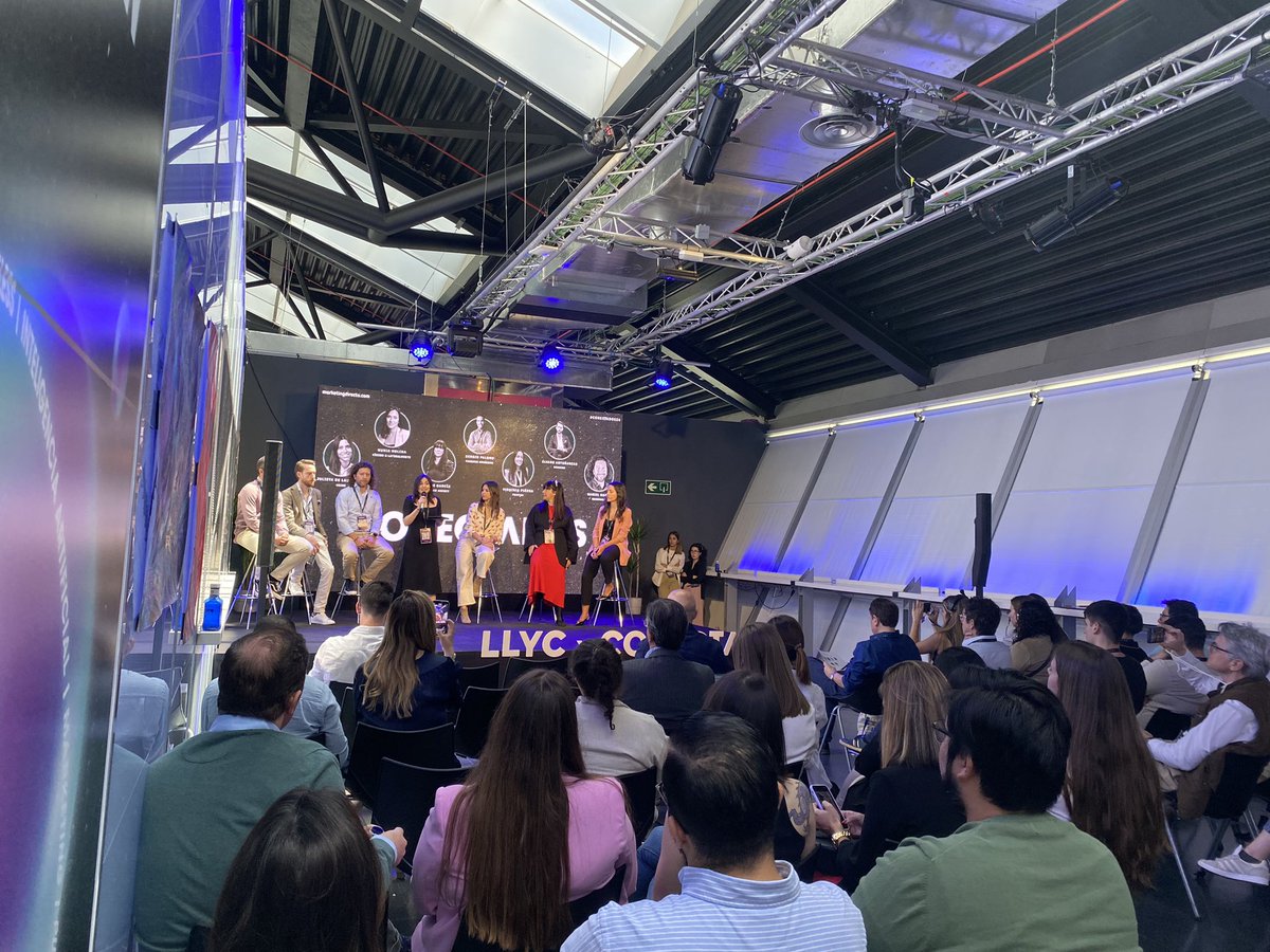 mkdirecto's tweet photo. 🗣️ Última mesa redonda de #Conectados24: “La evolución de la IA”
Modera Nuria Molina (@CiceroComunica) y participan: Sergio Palomo (@FPReunidos), Álvaro Antoñanzas (@DeuSens), Julieta de Laurentiis (@HeinzUK), Ludi García (@MarcoAgency), Virginia Piñeta (@Fujitsu_Global) y Daniel Godoy (@MicrosoftES) 👏🏾
