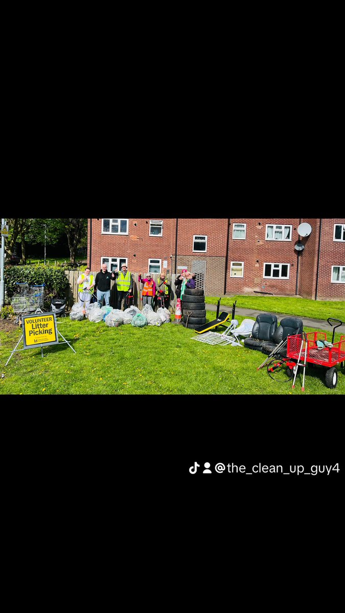 Working with local community centre day 

Lovely morning litter picking , good for the mind body and soul 💚 

#leicestershire