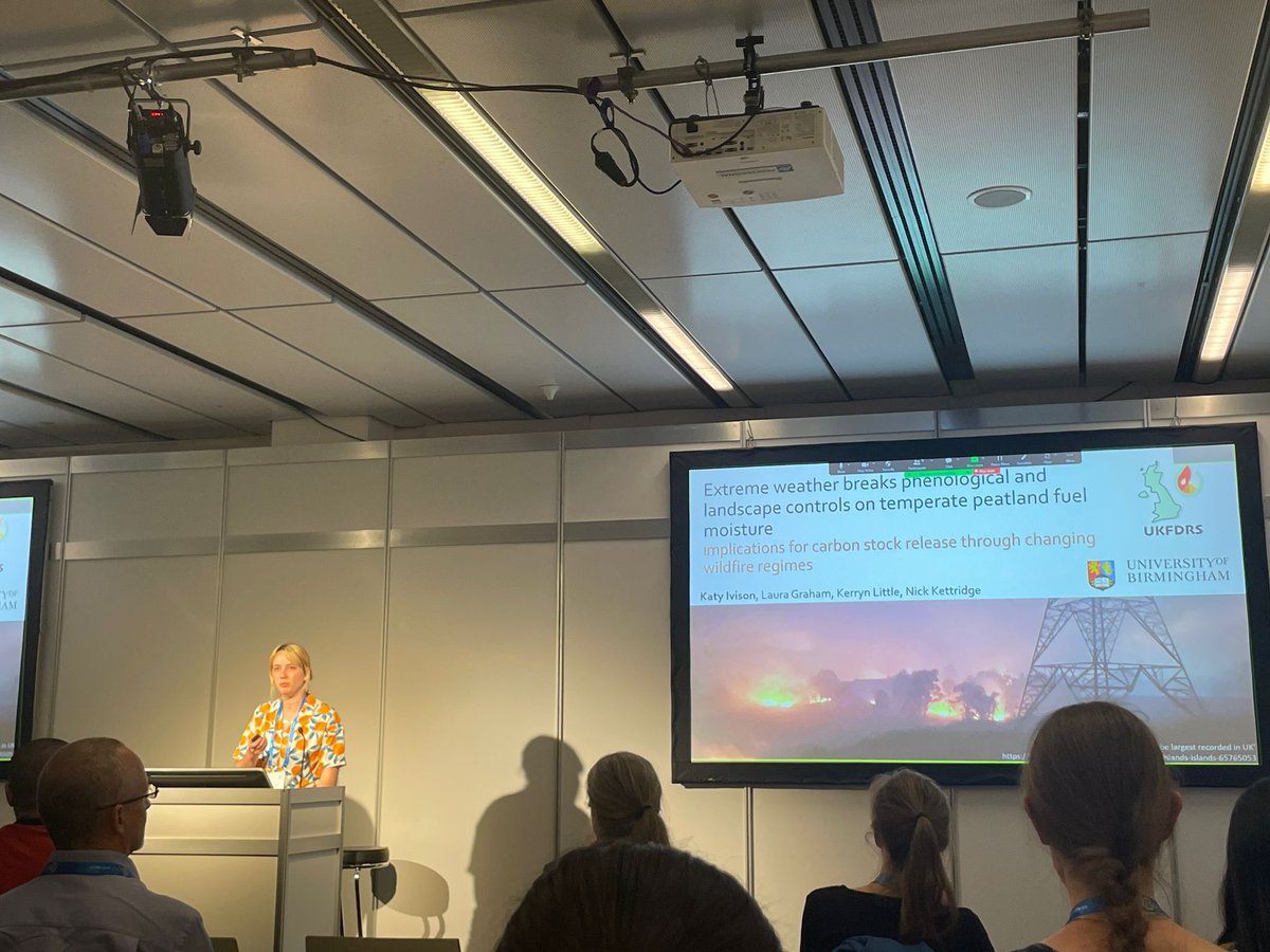 @ukfdrs Great presentation by Katy Ivison yesterday at #EGU24 outlining the controls on fuel moisture content across the UK and their response to extreme heat wave conditions.