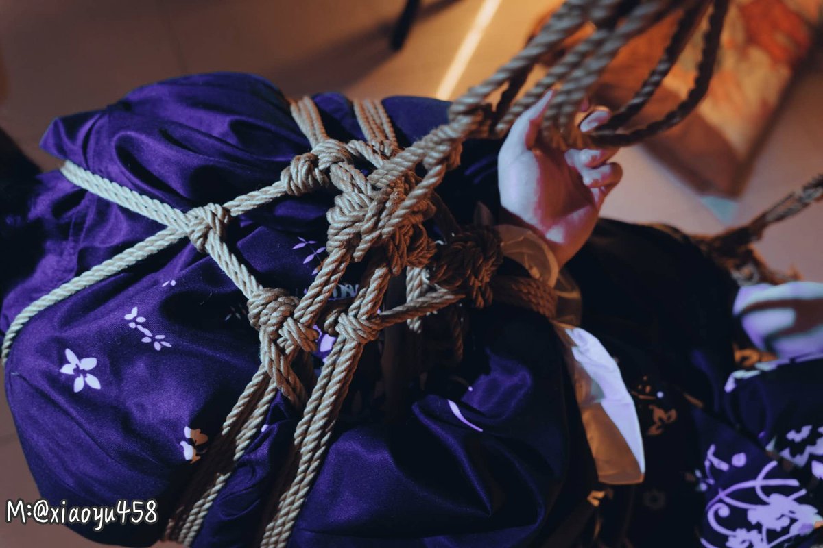 xiaoyu458's tweet photo. 《花之舞》
Flower dance

出镜：@xiaoyu458
绳&amp;📷：@Dark_Blue_9
#bondage #捆绑 #shibari #吊缚 #紧缚 https://t.co/XQpKwulh80