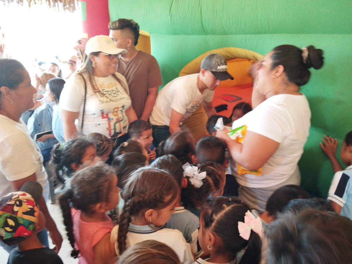 alcaldiagalapa's tweet photo. En el #MesDelNiño hacemos actividades para la promoción del bienestar y los derechos de los niños. Gracias  a los padres de familia e institución educativa Antonio Nariño de Paluato por el acompañamiento.👏

@AtlanticoEmi, @ICBFColombia, @RadioyaB, @MiryamPenadeCor, @Noticosta https://t.co/xADilwUmxw