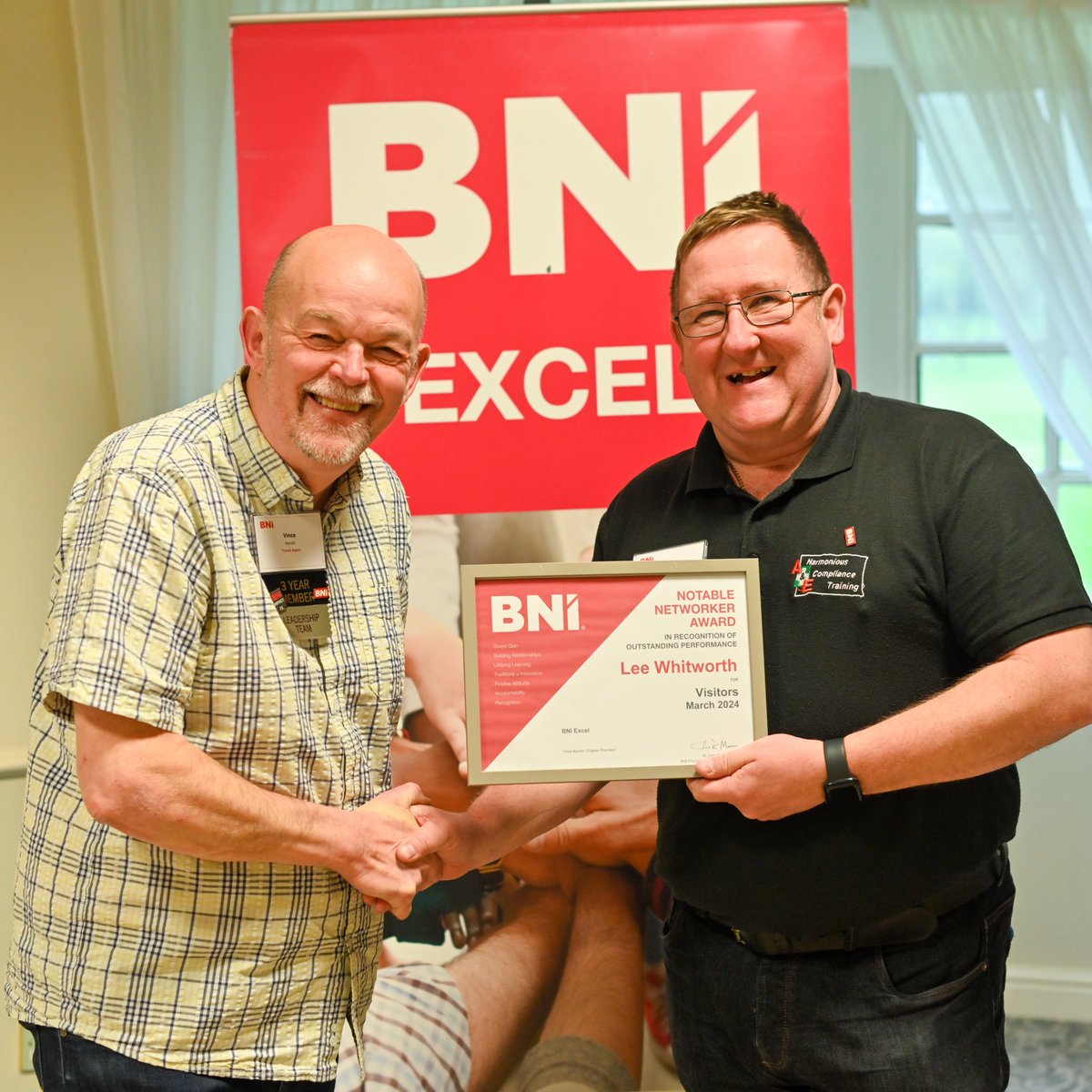 I present to you... our President presenting our Ex-President a Notable Networker Award for Most Visitors.

What a great present!

Well Done Lee!

#giversgain