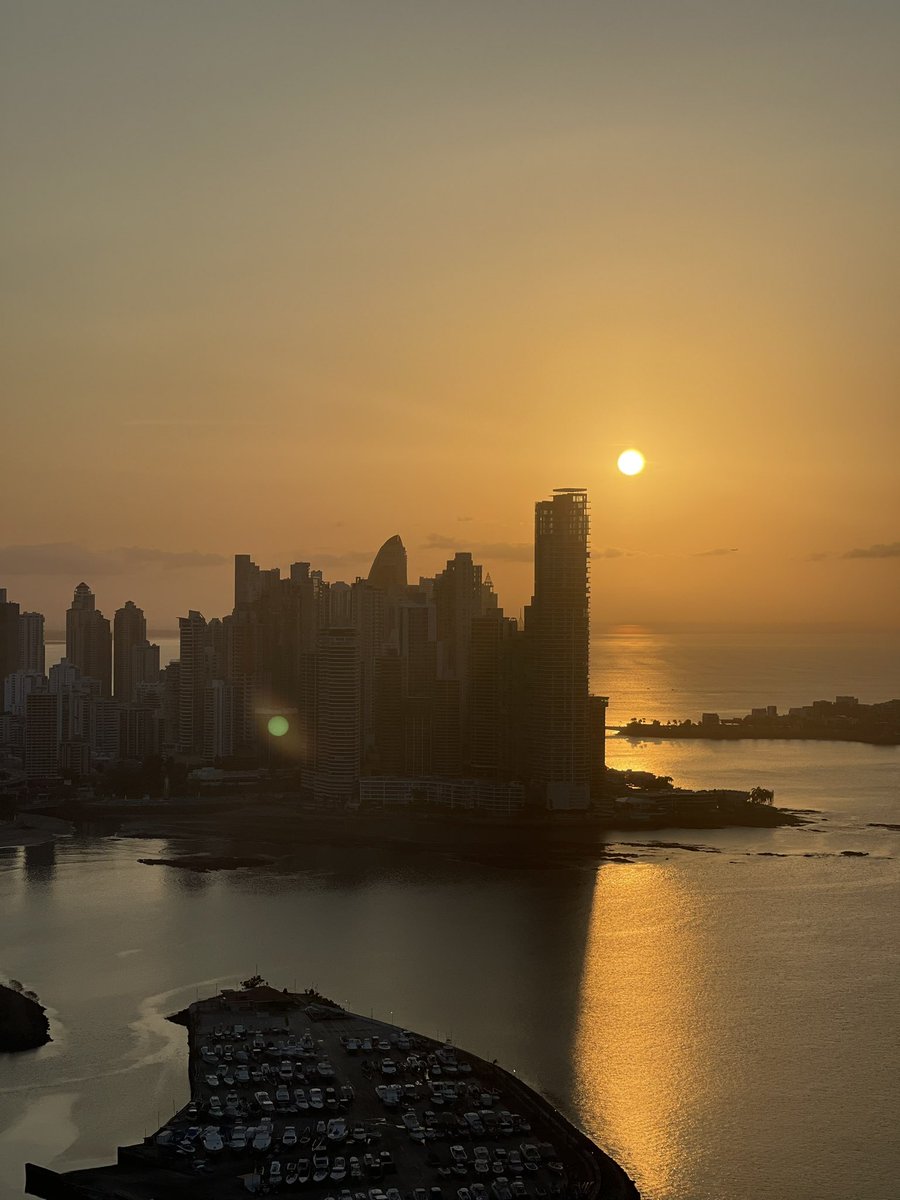 ruby_bayne's tweet photo. Mientras tanto, así amanece mi Panamá 🇵🇦 https://t.co/Z8tZioIIyc