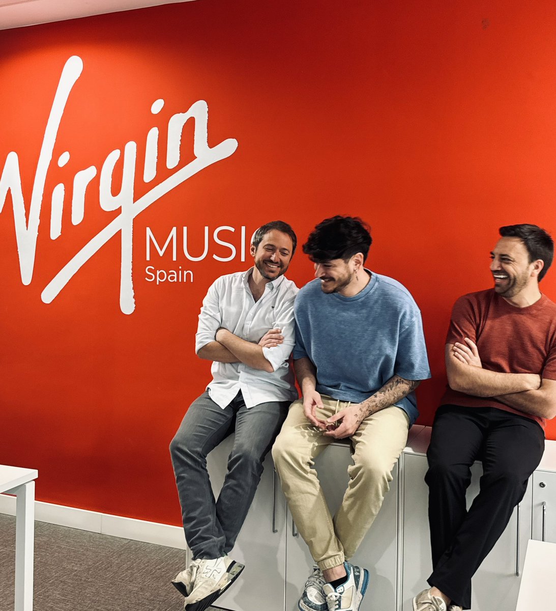 cepedaoficial's tweet image. Nueva etapa! Gracias @ManuelMartos78 @peripecia_es @virginmusicsp por vuestra confianza! ❤️