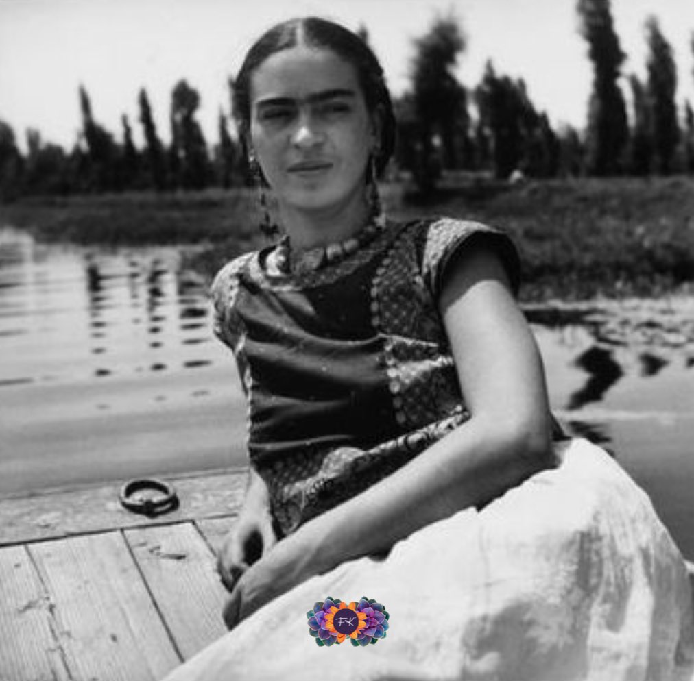 FridaKahlo's tweet photo. “Todas las frutas había en el jugo de tus labios, la sangre de la granada, el tramoto del mamey y la piña acrisolada. Te oprimí contra mi pecho y el prodigio de tu forma penetró en toda mi sangre por la yema de mis dedos. [sic]” #DiarioDeFrida 

(Archivo Isolda P. Kahlo, México) https://t.co/qWUAFFlYxS