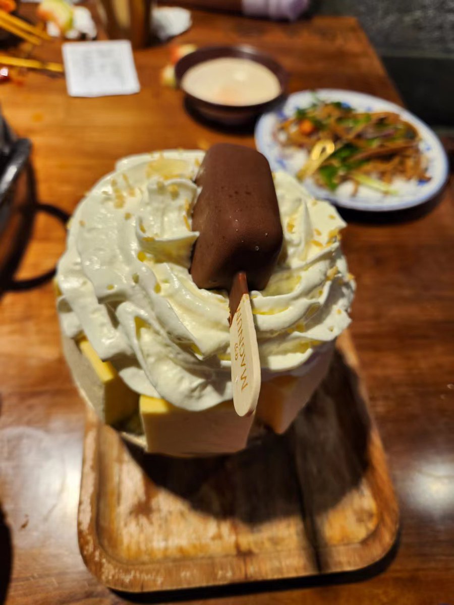 LetChinese's tweet photo. Behind different styles of #icecream, often lies different #cultures.😋These cultures may not necessarily be related to food, perhaps about nature, perhaps about history... 🍦🍦When traditional elements blend with modern life, it truly creates a wonderful sensation. #TeaTimeTales https://t.co/uoPAbvePHF