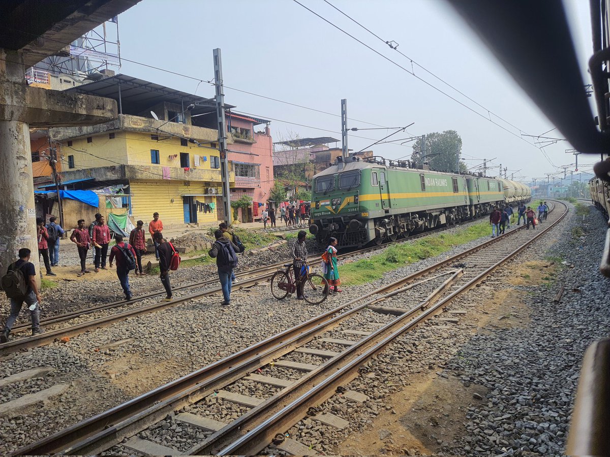 apratimsai9's tweet photo. @EastCoastRail @OdishaRail A Bit of Modern #IndianRailways With #History, Which Now Stands Abandoned!

#Sambalpur Road - Station Better known as #Fatak, Where #Gandhiji had once Alighted as it Now!

@DRMSambalpur - A FOB is a Must at this location!

Captured by #RailWayApratim on 260224.
@OdishaRail https://t.co/ED0ATwcGub