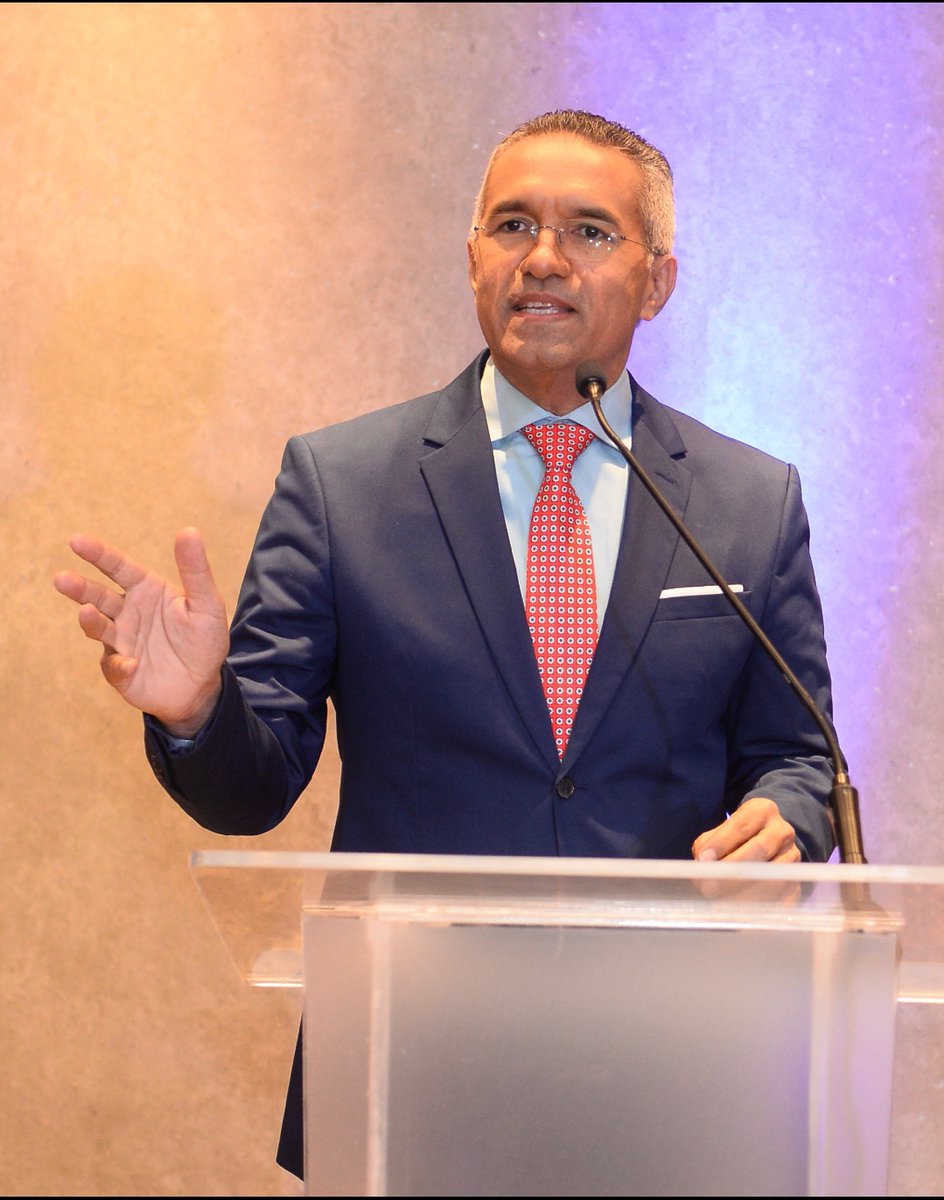 “La motivación es como el alimento para la mente. No puedes tener suficiente en una sola comida. Necesita ser alimentado continua y regularmente”. Peter Davies.