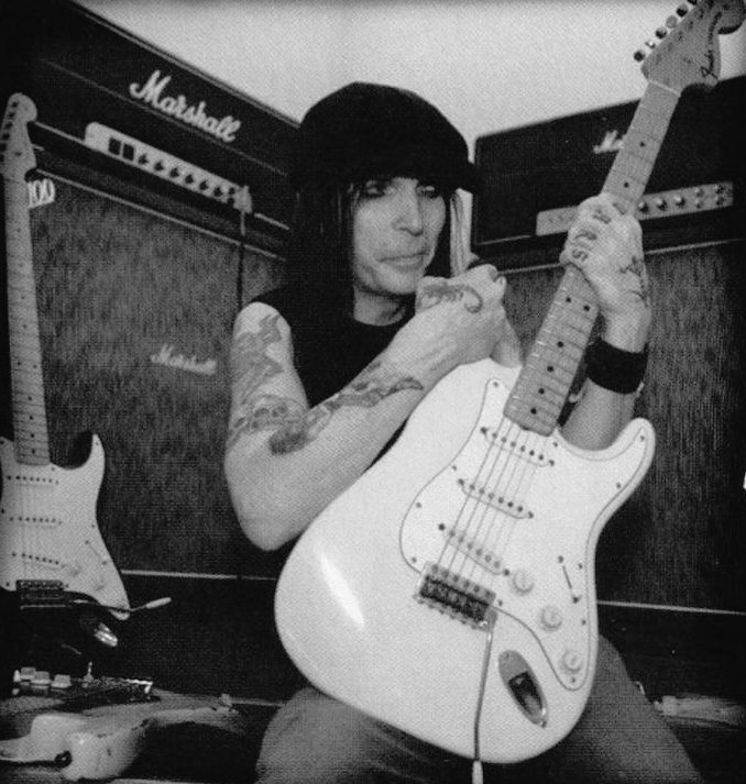 There is no greater therapy than the power of music - plug it in & play it loud! 🖤👽🎸🎶 #mickmars @mrmickmars #guitar #tuesdayvibes #musicislife
