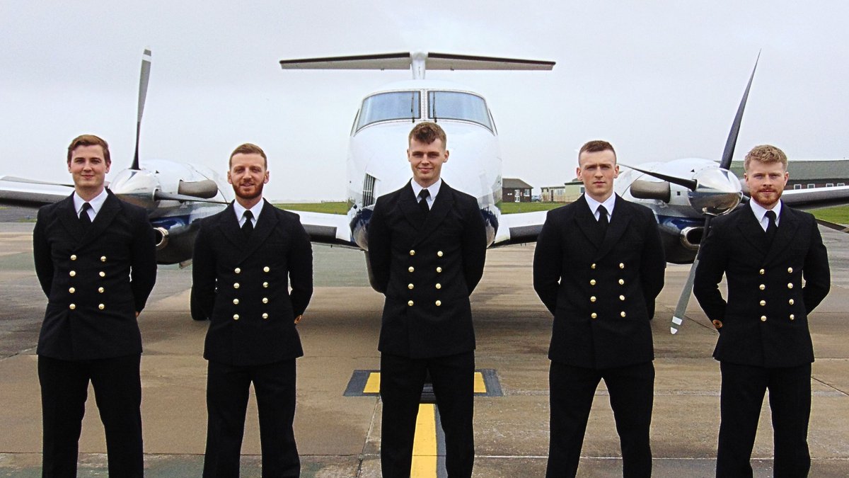 Congratulations to these five @RoyalNavy observers who recently passed their basic flying training with 750 Naval Air Squadron. Next they'll learn their aircraft types - either Wildcat or Merlin (ASW or ASaC) helicopters #750NAS @AscentFlight #BZ chaps.