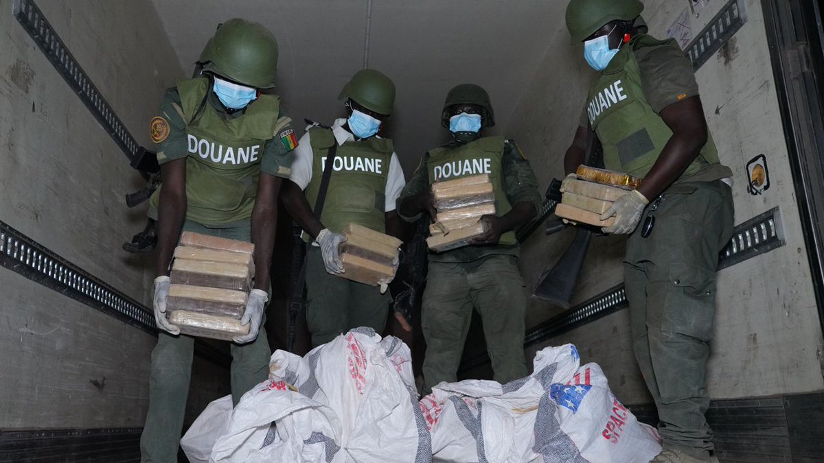 1137, 6 Kilogrammes de cocaïne d'une contrevaleur de 90 MILLIARDS 960 MILLIONS de francs CFA saisis La plus importante saisie de cocaïne par voie terrestre qui a été effectuée par la Brigade commerciale de Kidira. douanes.sn/saisie-record-…