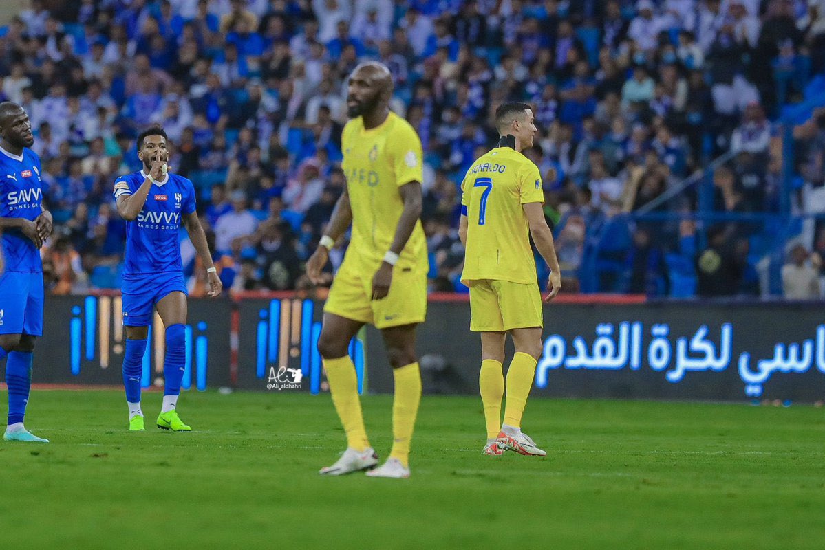 🚨🚨🚨🚨🚨🚨🚨 عاجل: 

إيقاف رونالدو مباراتين وغرامة 20 ألف بعد حصوله على بطاقة حمراء أمام الهلال وتدخله على البليهي