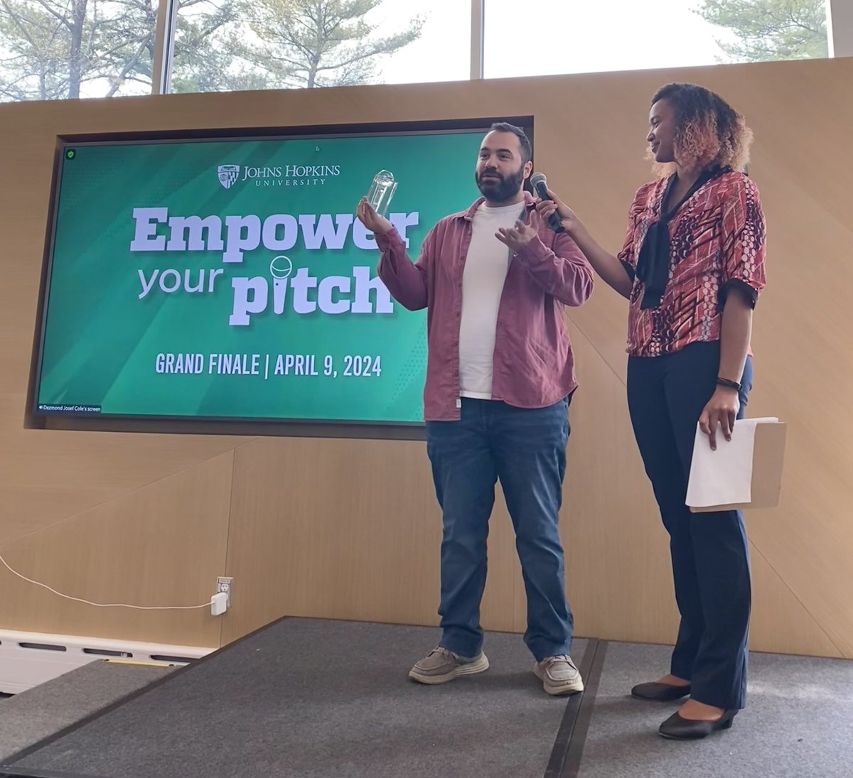 I recently participated in the 2024 Empower Your Pitch contest hosted by @phuturescareers at @JohnsHopkins as a Posdoc coach, mentoring a fantastic group of grad students on making a 3-minute research pitch. I am excited to share that I won this year’s Outstanding Coach Award!✨