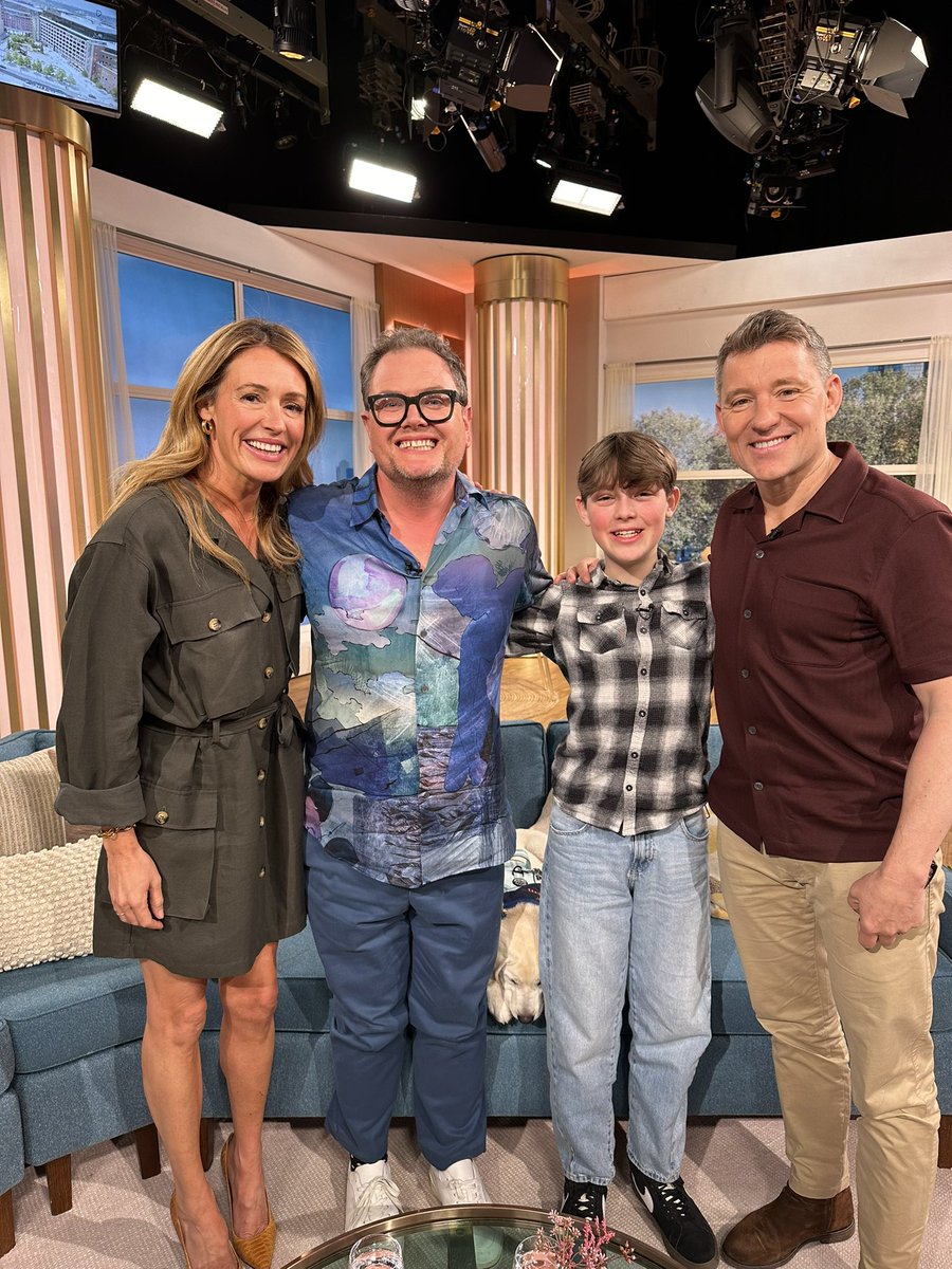 What a joy to meet “Little Alan with Big Alan” @catdeeley @thismorning Changing Ends is on @ITV and @ITVX it’s just brilliant