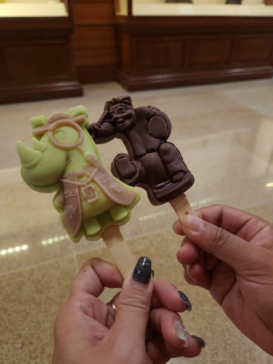 LetChinese's tweet photo. Behind different styles of #icecream, often lies different #cultures.😋These cultures may not necessarily be related to food, perhaps about nature, perhaps about history... 🍦🍦When traditional elements blend with modern life, it truly creates a wonderful sensation. #TeaTimeTales https://t.co/uoPAbvePHF