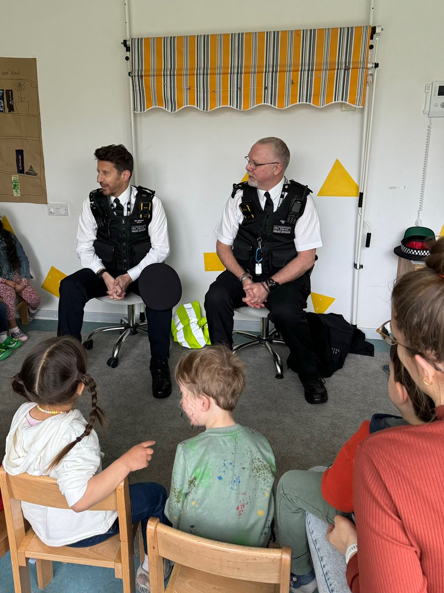 Hearts and minds. Educating the next generation on what we do and how we do it, in a safe & fun environment is an important role for schools officers across the @metpoliceuk @MPSSpecials on @MPSSouthwark joined officers today on a local school visit to do just that. #ASMSC