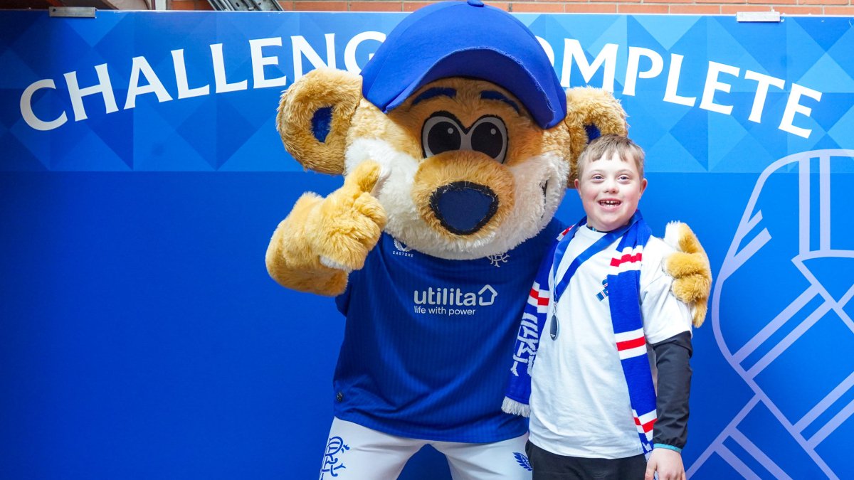 What an amazing day! 🏃‍♀️🏃‍♂️💙😄 Well done to all the young fans who took part in #BroxisChallenge – you raised an incredible £50,000!! 🤯Wow!!! 😮👏 Check out our full photo galleries on Facebook ➡ bit.ly/3T99RVS Thank you to @RFC_Youth for coming along to help out! ⚽