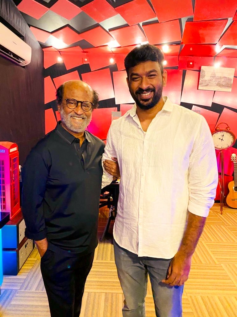 Thee 🔥 lyrics✍️✨ anbu ANNA  @Lyricist_Vivek , a very happy birthday! 🎉🥰..

#SuperstarRajinikanth #VettaiyanFromOctober 

@RajiniTrendPage @VettaiyanMovie @AllariRamuduNTR