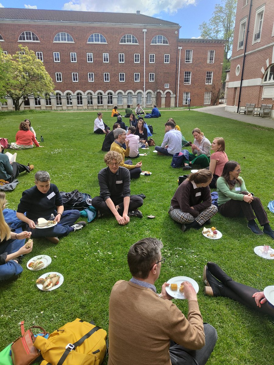 After several years of winter conferences, #oxleap24 has spilled out into the sunshine for our (sustainable) lunch 😊