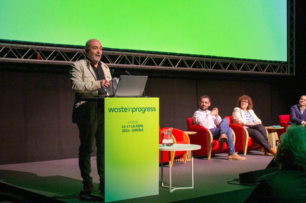 DiputacioGirona's tweet photo. ♻️Inauguració de la 6⃣a edició del #wasteinprogress, congrés de referència en matèria de gestió de #residus, a la ciutat de #Girona.
📍@firadegirona
🗓️Fins al 18 d'abril
📲https://t.co/XCO0TXU6XV
🎙️Amb la intervenció del diputat de #MediAmbientDdGi, Josep Maria Bagot https://t.co/iYwS2uKfQy