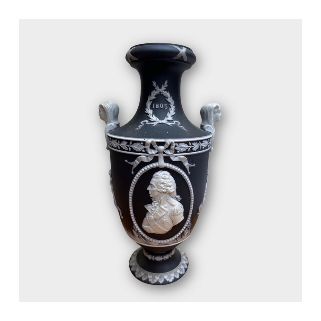 HollowaysAuct's tweet photo. Take a look at some beautiful things coming up in our 24th Apr auction! ๐คฉ
A Minton Plate believed to be from a service commissioned by the Royal Family to a Wedgwood Vase commemorating 100 years since the battle of Nile #MintonPlate #RoyalFamily #WedgwoodVase #AuctionPreview https://t.co/Aui3QvhybG