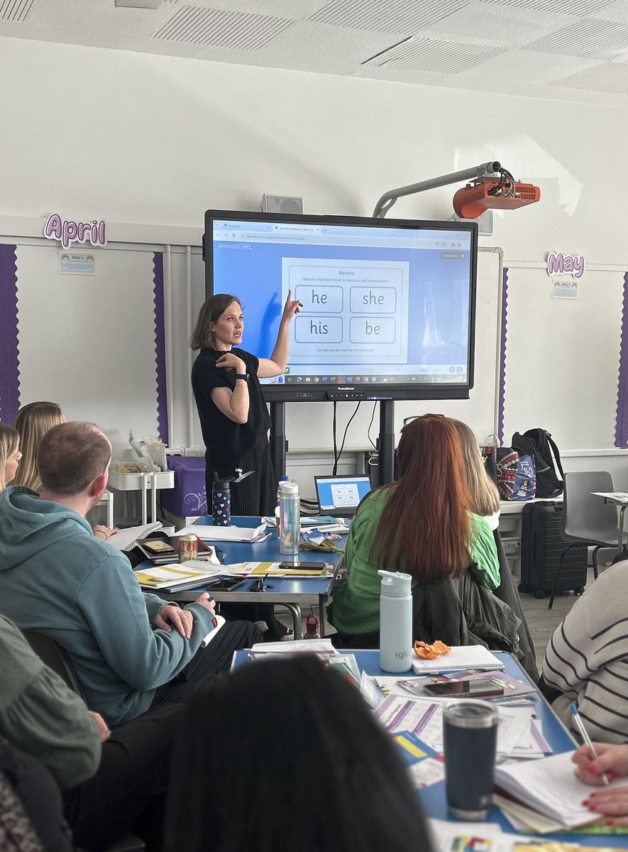 simonhuggon's tweet photo. A great day with @Tara_Dodson_ and @ELSKST in East Dunbartonshire. Providing #phonics and #els input to all the primary schools. @OUPPrimary Great job @NatalieClarkEdu pulling this together. https://t.co/dPTGT1OwL8