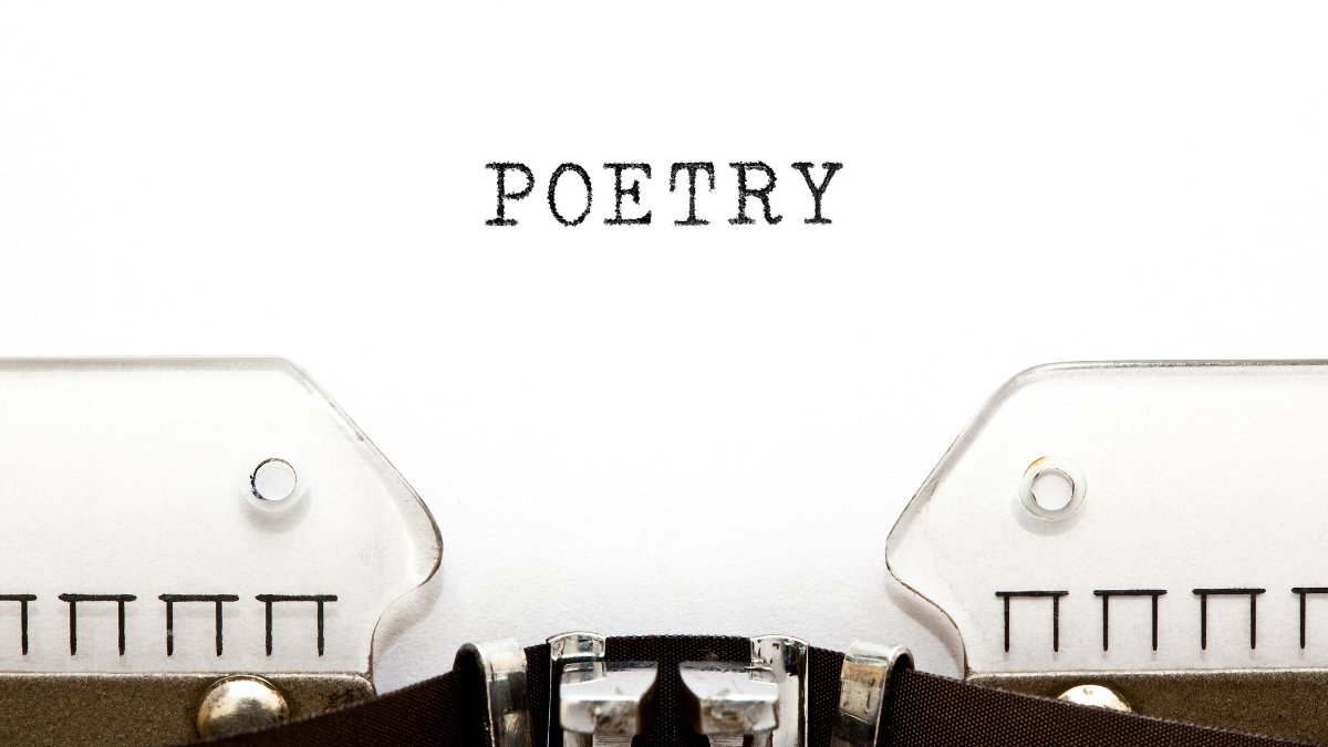 "It’s not just for nurseries. It’s not just for rhymes. It’s stories. It’s feelings. It’s wonders and crimes....."

A poem titled "What Poetry's For" by <a href="/ShoshanaFlax/">shoshanaflax</a> via <a href="/HornBook/">The Horn Book</a> offers a great message for #NationalPoetryMonth that "Poetry's for you."
hbook.com/story/what-poe…