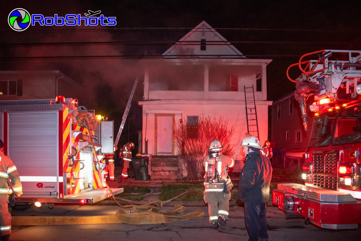 RobShots tweet media