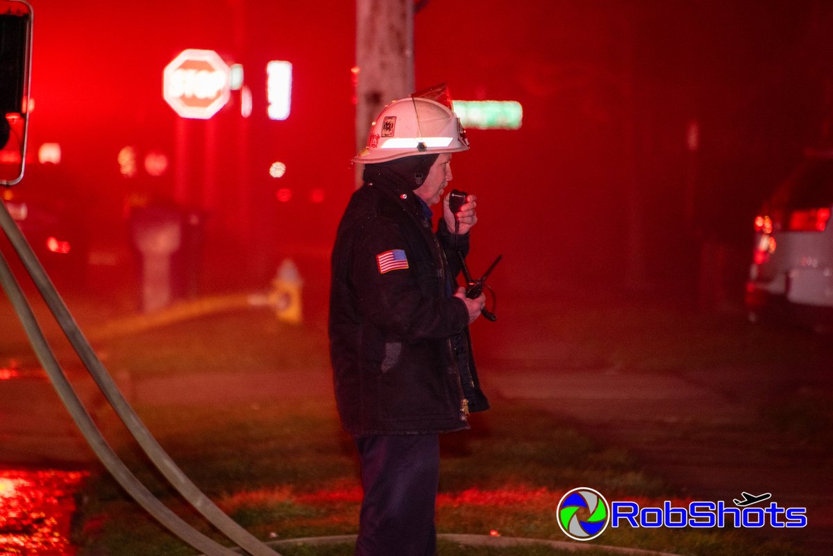 RobShots tweet media