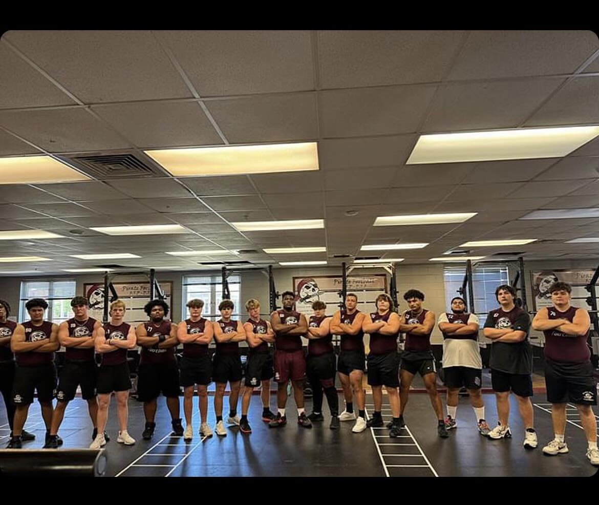 BradenRiverFTBL's tweet photo. The #BMOC of BRHS football!! These Big Men On Campus will play an integral part in the success of our football team. #BMOC #WeightRoom #Trenches #ControlTheBox https://t.co/DsNnyejC8Q