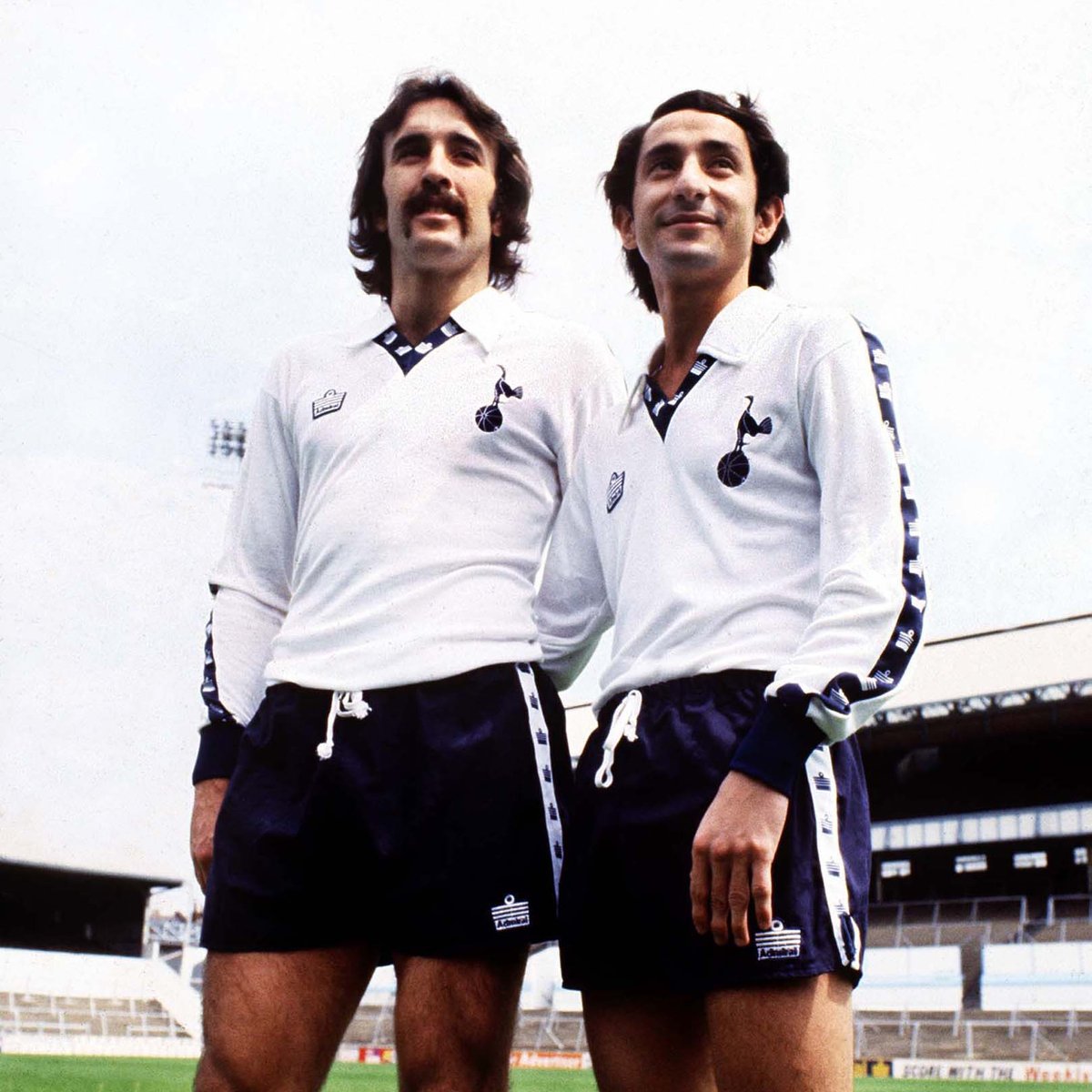 Ossie Ardiles and Ricky Villa: Pioneers of a Football Revolution Read - admiralsports.com/blogs/journal/… It’s hard to envisage the Premier League with no foreign players, given the rich skills and cultural diversity these players have injected into English football. However, this was…