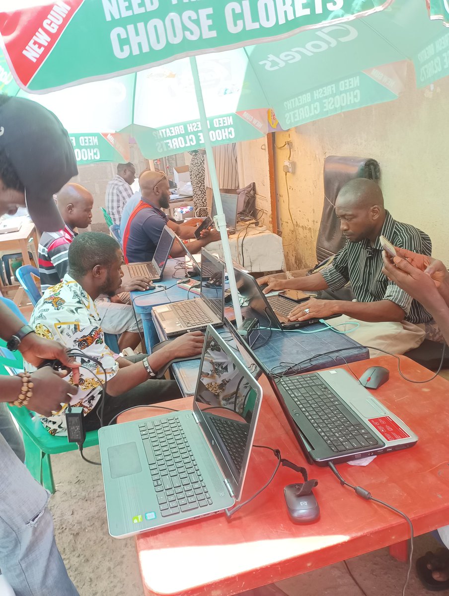 No these are not yahoo boys! These are hard working architects making last minute changes to drawings before they print. #workingboys #nigeria #abuja #architects #Davido #30BG #tems #Wizkid