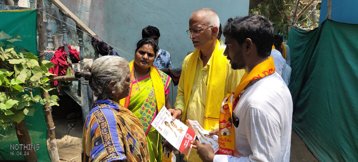 RamarajuPothuri's tweet photo. ఈ రోజు ఉదయం 8 గంటల నుండి నర్సాపురం నియోజకవర్గం నరసాపురం మండలం పెదమైన వాని లంక గ్రామంలో ఎన్నికల ప్రచారం కార్యక్రమం పొత్తూరి రామరాజు గారు NDA ఉమ్మడి అభ్యర్ధి బొమ్మిడి నాయకర్ గారి సతీమణి బొమ్మిడి సునీత గారు బొమ్మిడి సునీల్ గారు కొనసాగించరు
 #pothuriramaraju #narsapuram https://t.co/u70tLPacJU