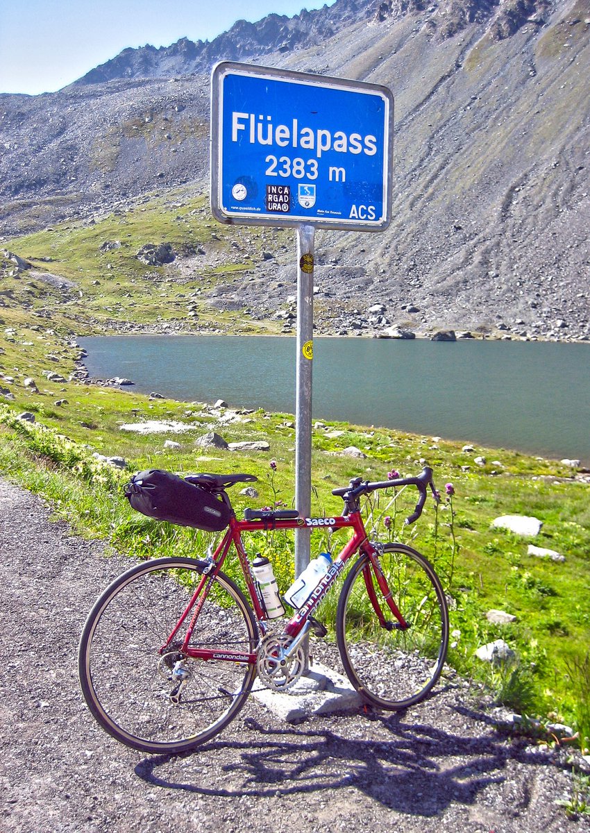 I Passi Svizzeri stanno per riaprire le loro porte agli amanti della montagna !🌼Dalle maestose vette delle Alpi alle suggestive valli, i passi offrono panorami mozzafiato attraverso il cuore delle Alpi
swissfederalism.ch/passi-svizzeri…
#PassiSvizzeri #Primavera #PaesaggiAlpini #Svizzera