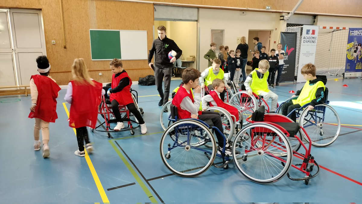 vlepallud's tweet photo. L'école d'application Eugène Corrette de St Quentin participe "Hauts &amp; Forts" aux valeurs du sport olympique et paralympique. https://t.co/ckqyi9WLyC