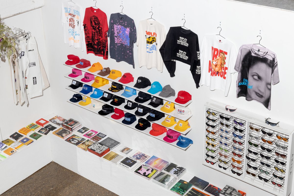 We're hiring! No experience is required, we can and will train you—a great opportunity for someone who enjoys creative, manual work within a team environment. smplfd.com/printing/info/…