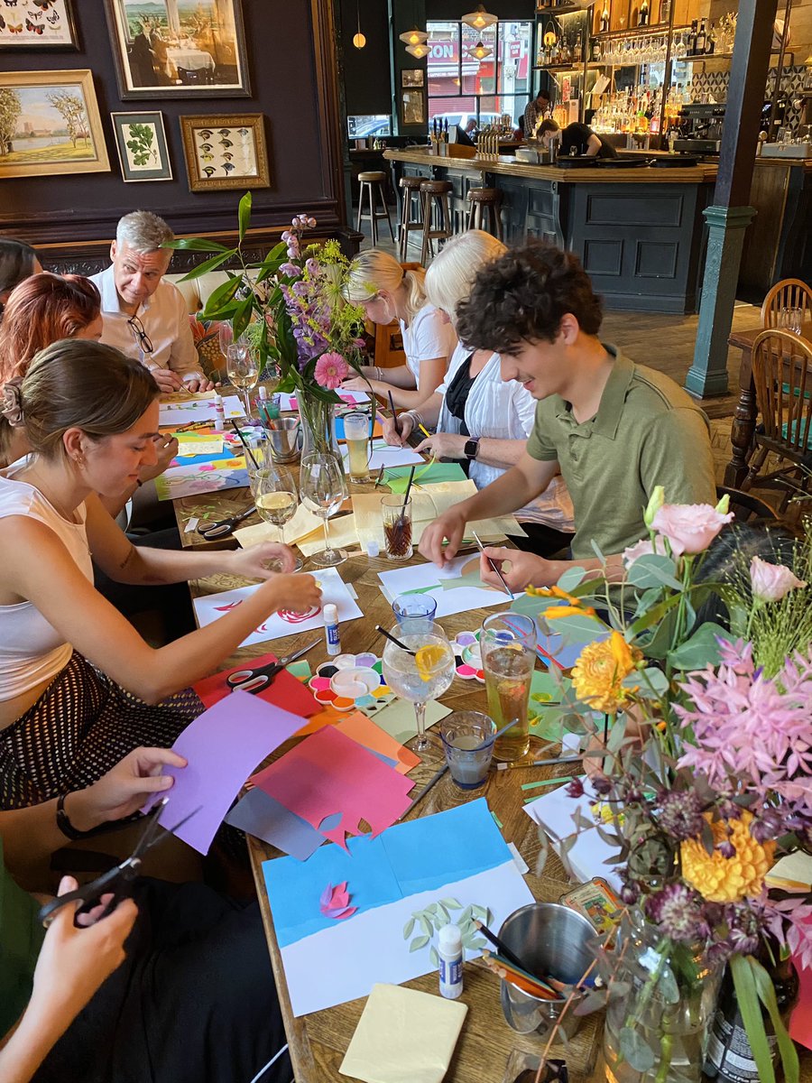 Drink & Draw reminder ✍️🥂 !! 25th of April 7-8:30pm Entry is £10 which includes all equipment and a drink on arrival. Along with money being donated to Sunnyside childrens charity. There’s still a few seats available... #drinkanddraw #youngpubs #hithergreen #artsandcrafts